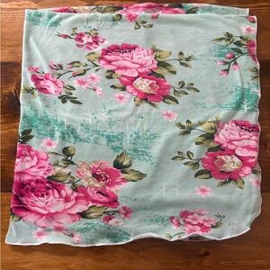 NWOT Beautiful Baby Swaddle Blanket, has been washed, smoke free home